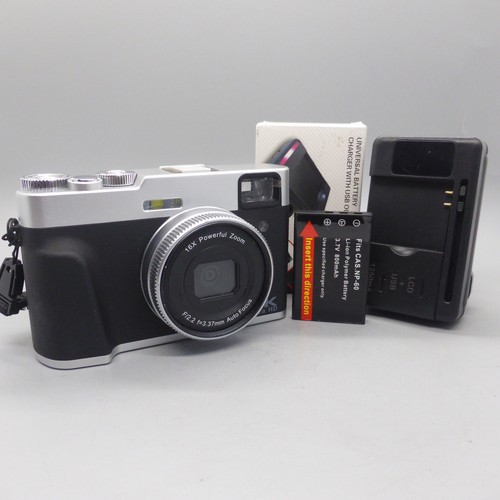 Fotocamera digitale ultra - digitale,